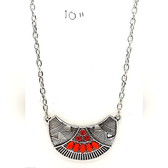 90S VINTAGE TRIBAL STYLE SILVER TONE NECKLACE WITH RED ACCENTS - Picture 1 of 3
